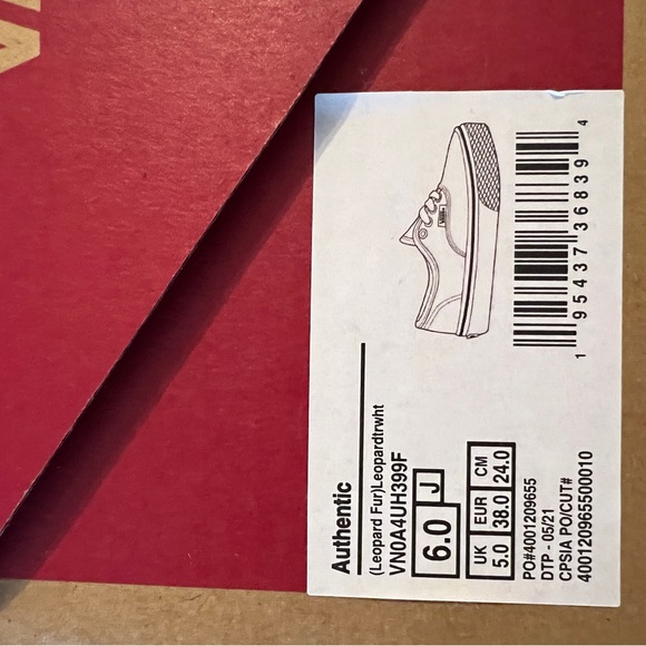 Vans - Picture 7 of 11